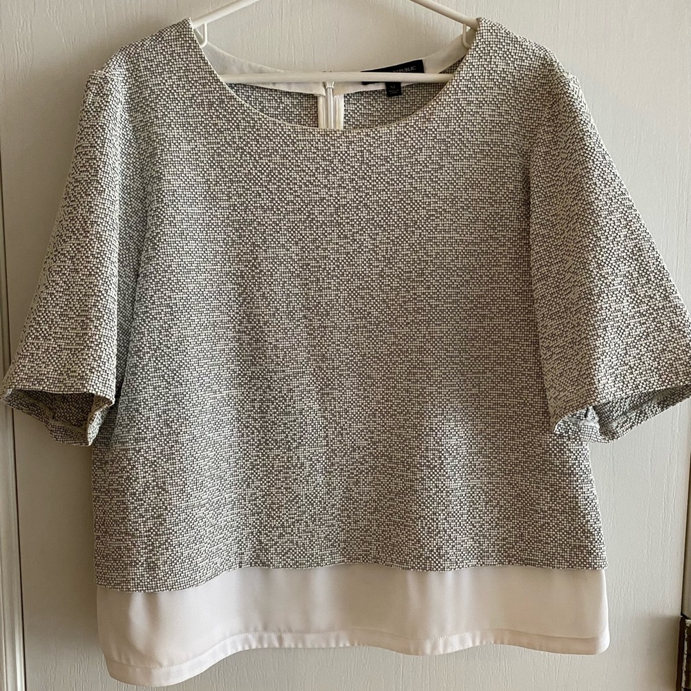 Banana Republic gray “pixel” design top